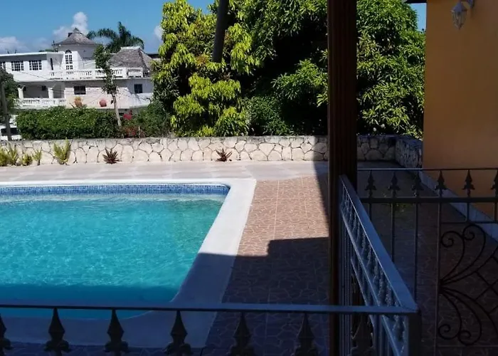 Villa Chaudhry House